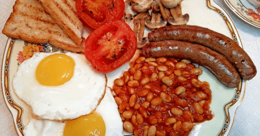 english breakfast with baked beans